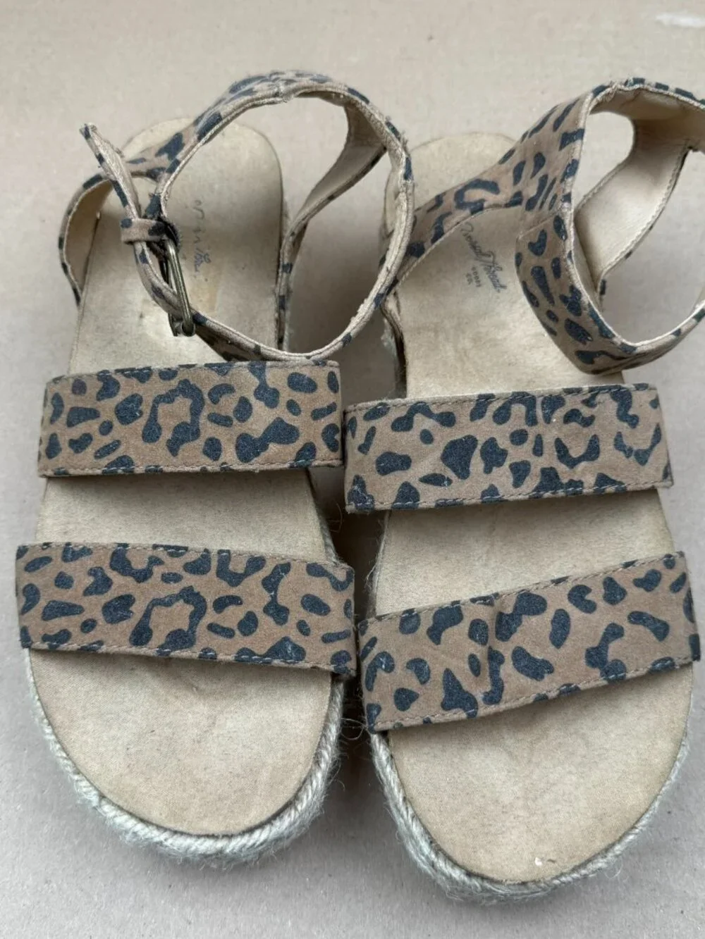 Women Universal Thread Leopard Print Ankle Strap Espadrille Platform Sandal Sz 9